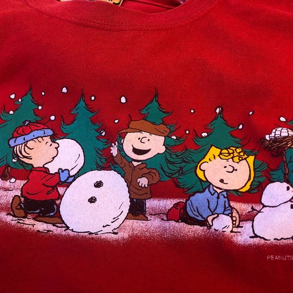Peanuts Red Christmas Snowmen T-Shirt Snoopy Linus Woodstock Lucy - Picture 10 of 13